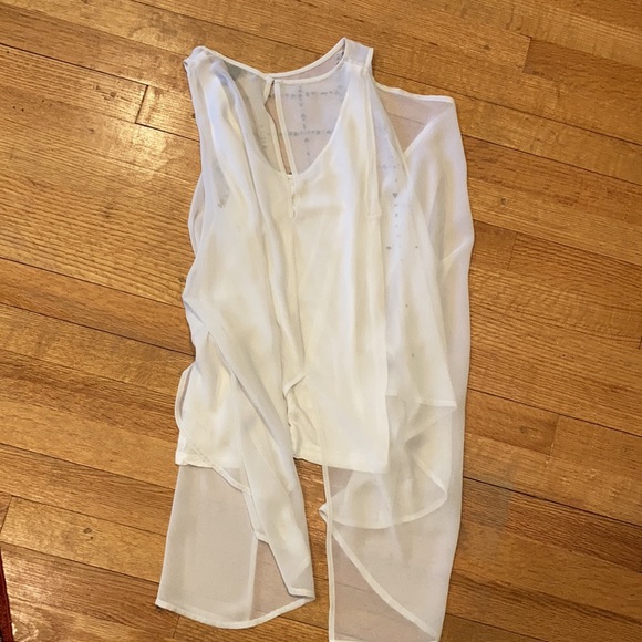 Beautiful white flowy top with rhinestones💖 - Picture 4 of 6